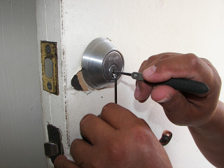 Illustration for article titled Understand Far More About When You Ought To Have The Locks On Your Residence Swapped Out
